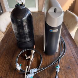 Kinetico K5 Drinking Water Filter System with holding tank, faucet, and hoses.  ➡️ This system was left by the previous homeown