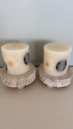 Set of candles/pedestal