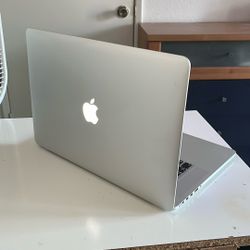 MacBook Pro Retina 15in  512gb SSD Fast