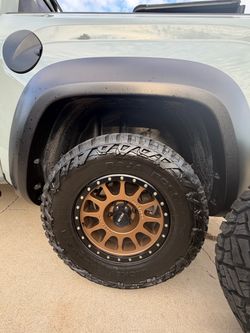 x4 Mickey Thompson Baja Boss 35 x 12.5 x 18 tires ALMOST NEW