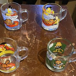 Vintage 1978 McDonald’s Glass Garfield Coffee Mugs.