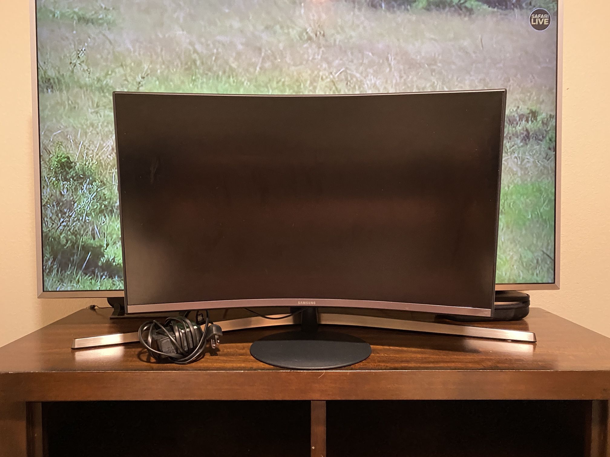 Samsung 28’ Curved Monitor