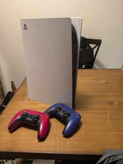 PS5 Disc Edition + 2 Controllers – Works Perfectly