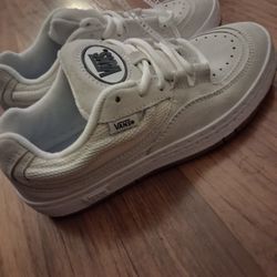 Vans Speed LS shoes in white/wool white suede with a padded tongue.