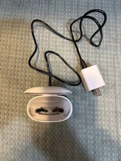 Signia Silk Hearing Aids model 3 I X Pair w/Charger accessories
