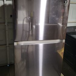 SAMSUNG REFRIGERATOR WORKS GREAT CAN DELIVER ANYWHERE 