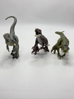 Jurassic world raptors loose as is