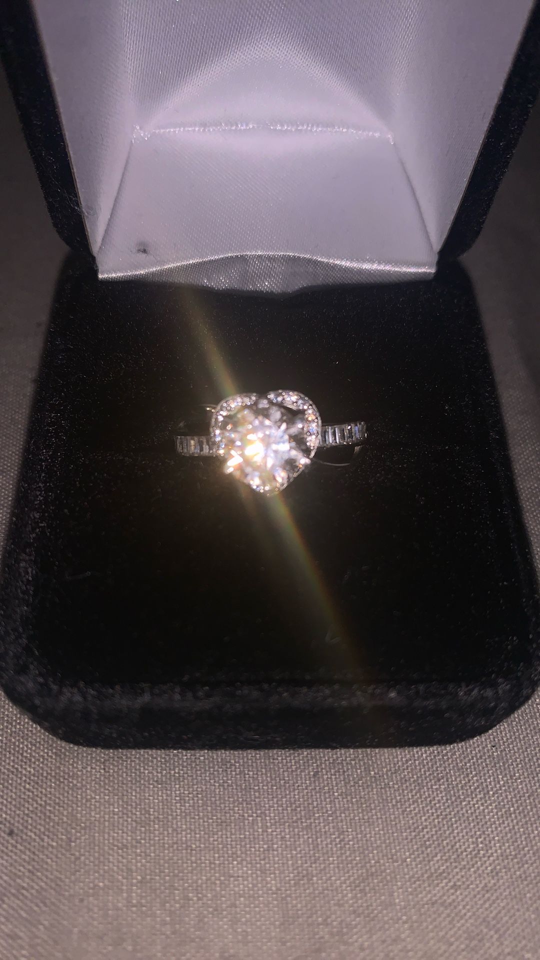 14k White Gold Natural Diamonds And Baguettes