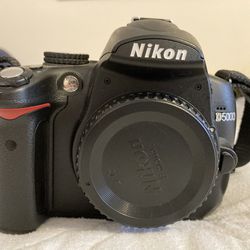 Nikon Camera D5000 With Lens, Carrying Case, And Battery