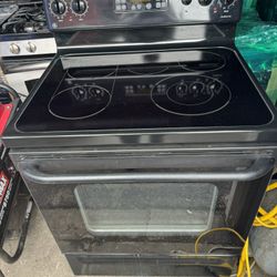 GE Electric Stove Working Perfect Very Clean One Receipt For 90 Days Warranty 
