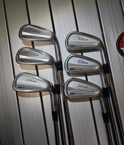 Titleist CB Forged 712 5-P (6 club) iron set w/Dynamic Golf S300 steel shafts-Hard to find condition 