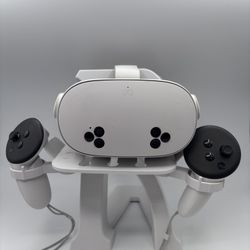 Gaming Meta Quest 3 With Stand And Controllers 