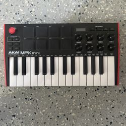 Akai MPK Mini MIDI Keyboard