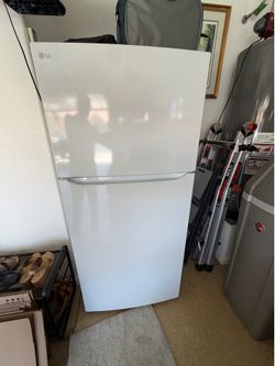 REFRIGERATOR LG