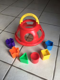 Fisher Price Shape Sorter w/ 6 Shape Pieces