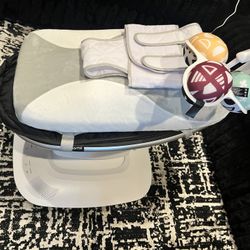 Mamaroo 4 Moms & Baby Babocush