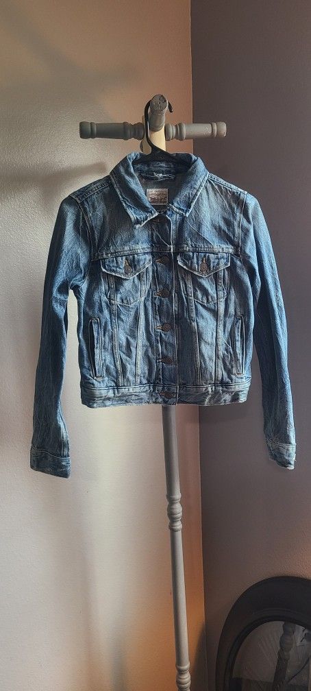 Levi Jean Denim Jacket Size Small Crop