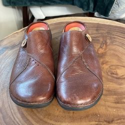 Clark’s Brown Leather ladies clogs