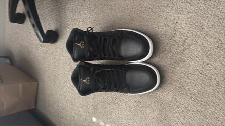 Air Jordan 1s size men’s 10.5