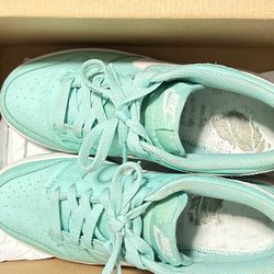 Boys size nike dunks 