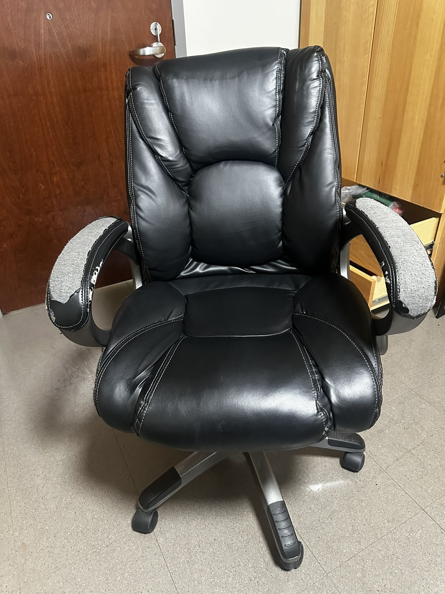 Office Chair With Arms And Wheels For Sale.