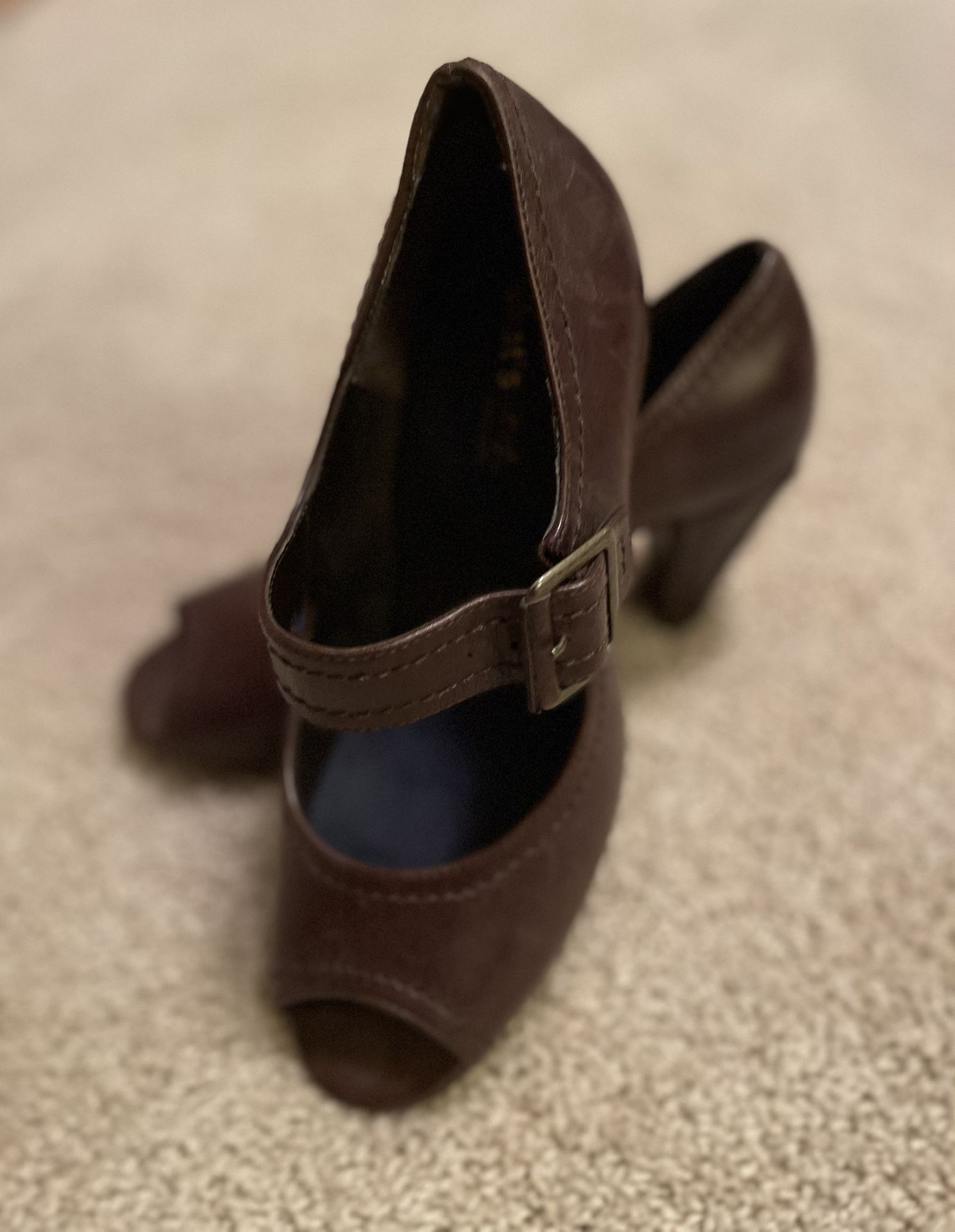 new Aerosoles high heel size 6 shoe