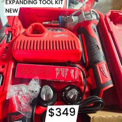MILWUAKEE M12 CORDLES EXPANSION TOOL KIT BATTERY AND CHARGER NEW 
