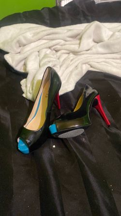 size 8 , black and Red Guess high heel