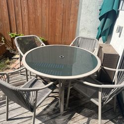 Patio Table Set - With 4 Chairs 