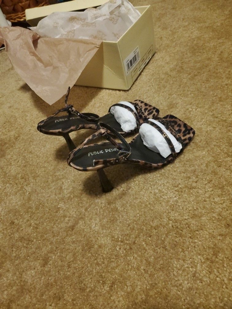 NEW Never Worn Women's Size 6 Heels