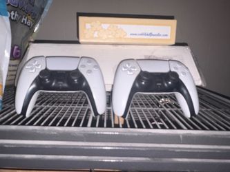 PlayStation 5 controllers