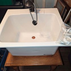 Mustee Thermoplastic Wall-Mount Laundry