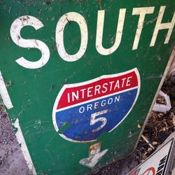 "COME GET IMMEDIATELY" RETIRED ORIGINAL INTERSTATE 5 OREGON  HIGHWAY/Street Metal SIGN