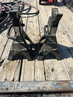 Jack stands