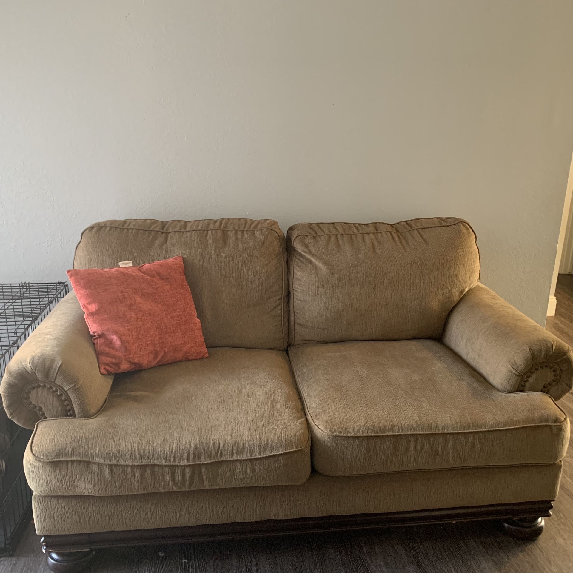 Loveseat and chair **pet friendly **