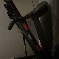 Treadmill I Got This A Month Ago And I Don’t Really Use It And No One In My Family Use It So I’m Selling It For 100 And I Brought It For 270 