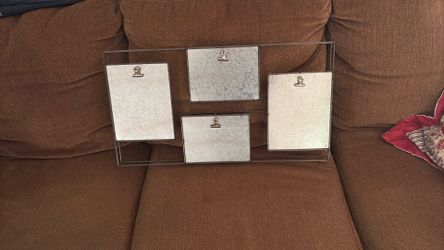 Decorative metal piece for pictures