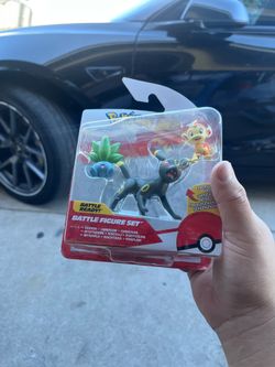 Pokemon Oddish Umbreon Chimchar Battle Feature 3 Figure Set Action Ready