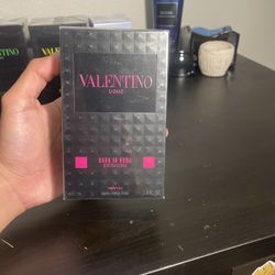 Valentino Extradose OPEN TO OFFERS‼️‼️