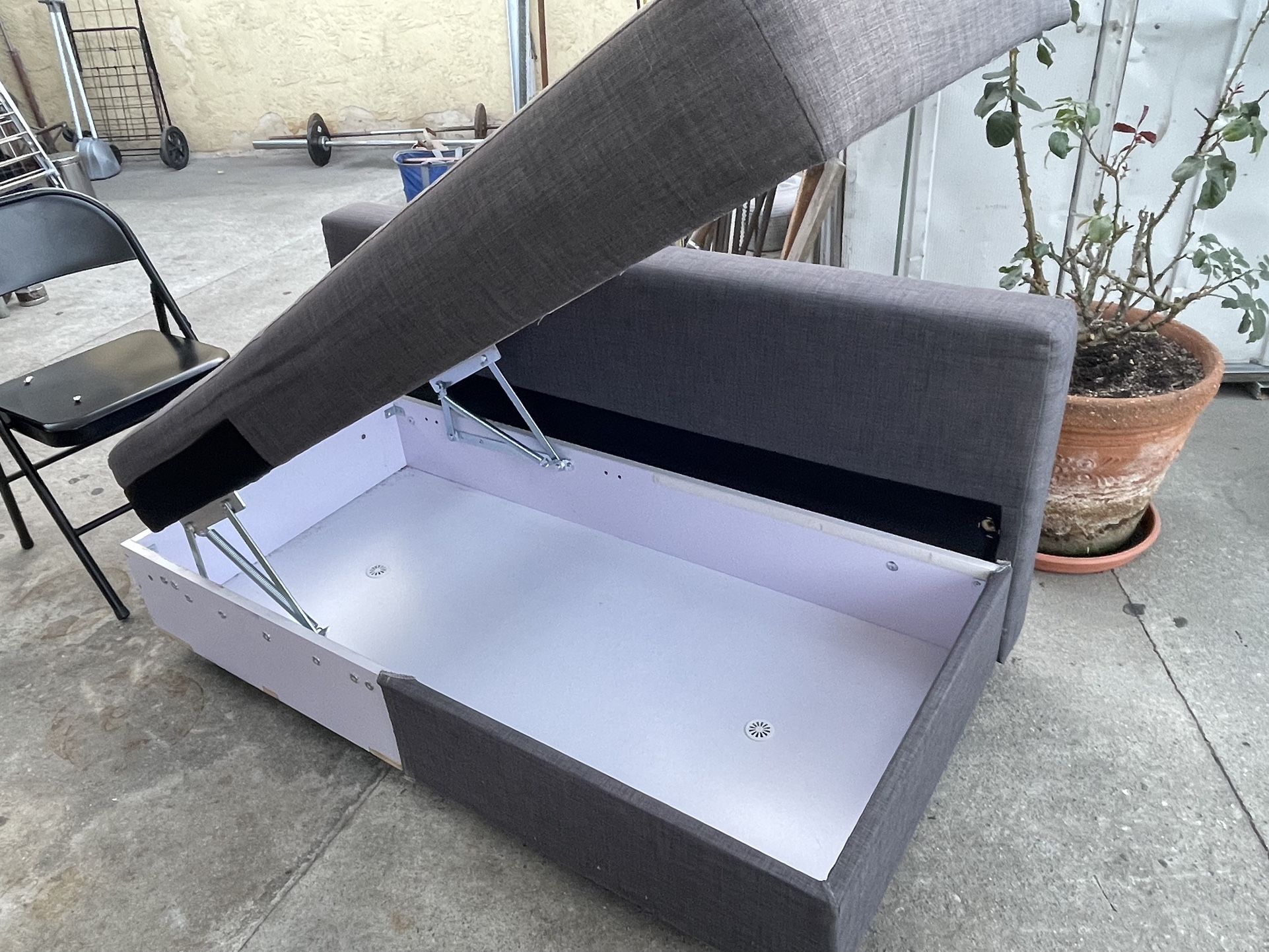 Couch With Compartment 