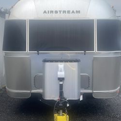 Airstream International 27FB Travel Trailer