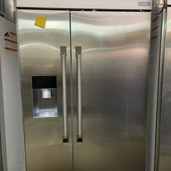 MONOGRAM REFRIGERATOR GREAT CONDITION MUST GO NOW ✅✅