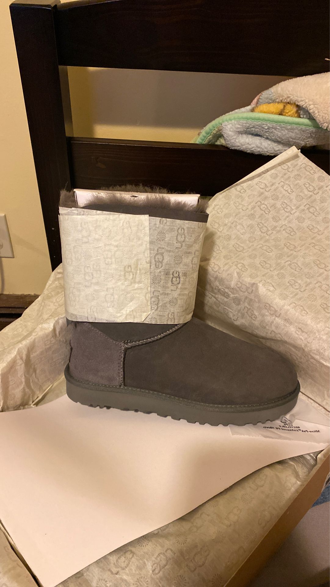 UGG BAILEY BOW II WOMENS SIZE 8