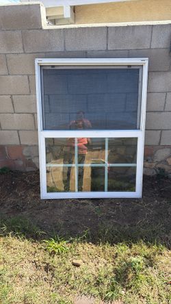 White Vinyl single-hung window W 411/2 X H 531/2