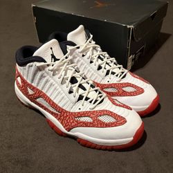 Jordan 11 Low IE 'Chicago'