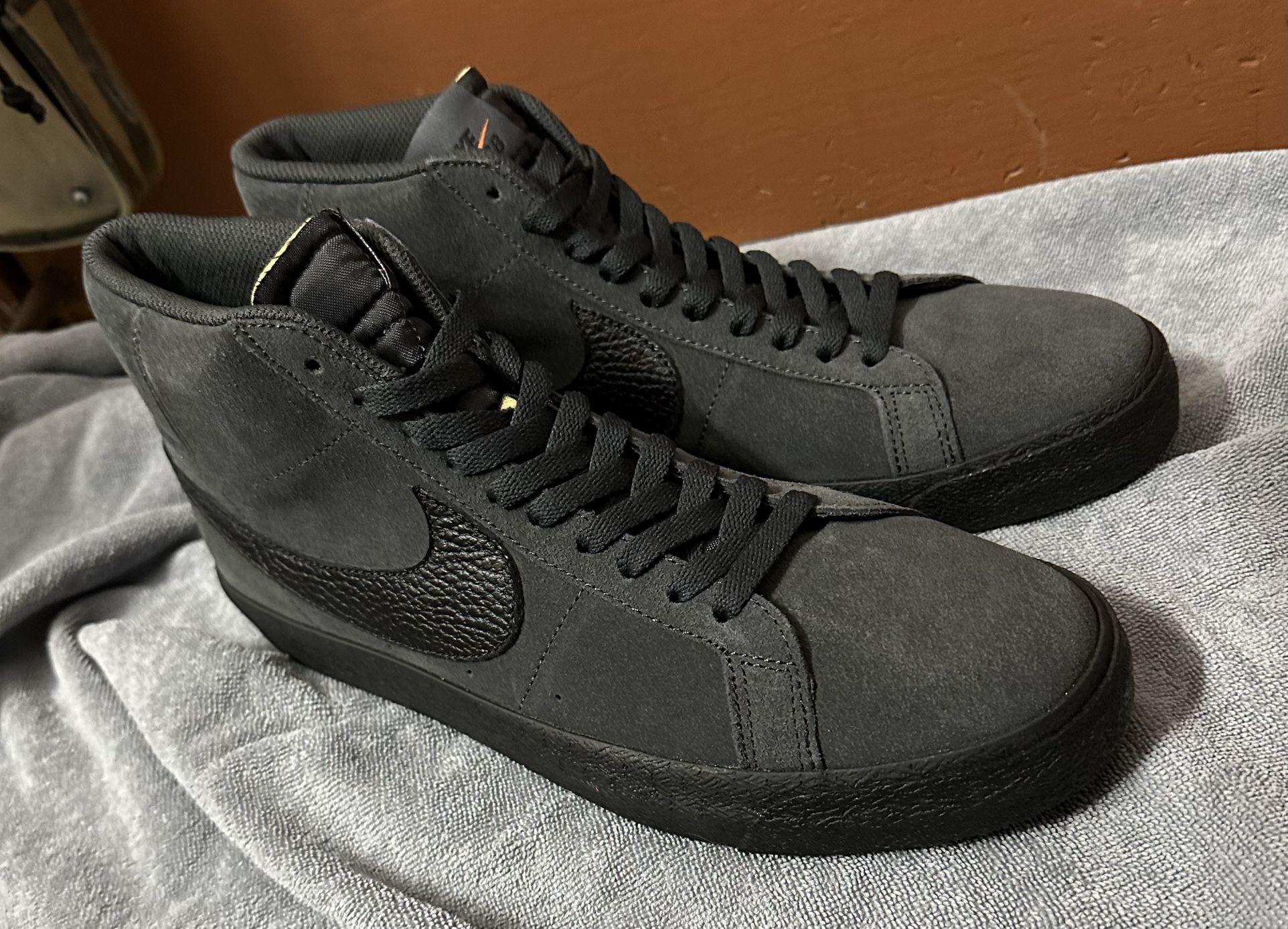 $100 Sz.11- Brand New NIKE SB ZOOM BLAZER MID ISO- Dark Smoke Gray Black