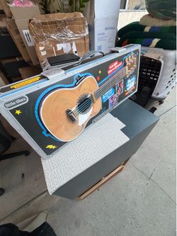 Toy guitar
