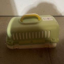 Pet carrier 