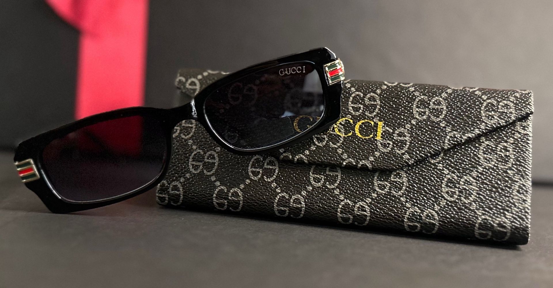 🕶️ Modern Square Frame Sunglasses with Stylish Details