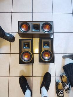 Klipsch center r-25c and two book shelf r-15m